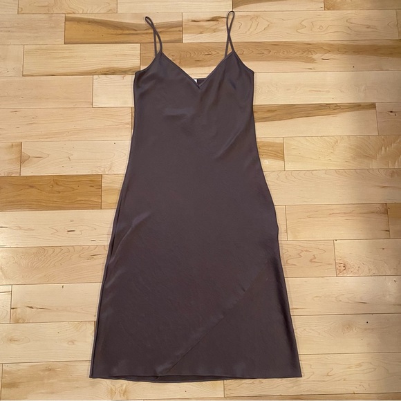 Wilfred Dresses & Skirts - Wilfred Satin Slip Dress